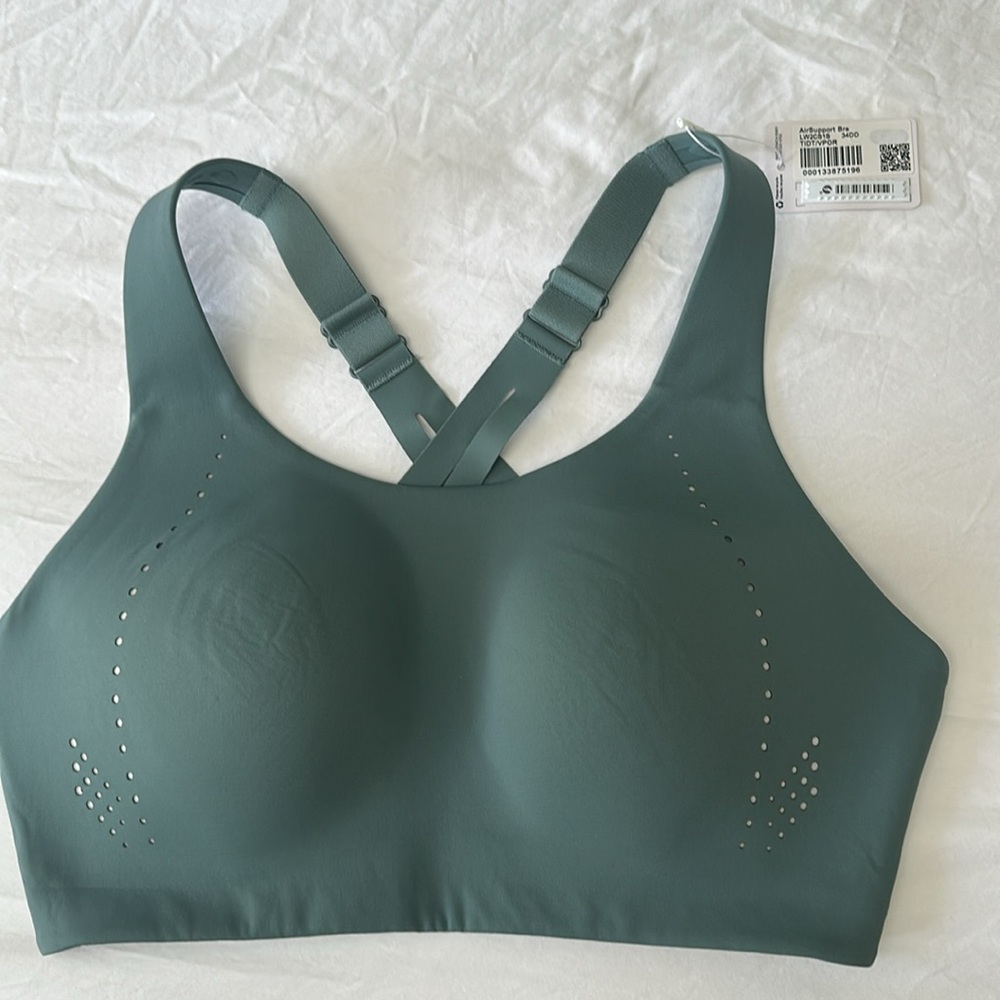 Lululemon Air Support Bra Sage Green 34DD Wire-free Flexible Running worn 1x